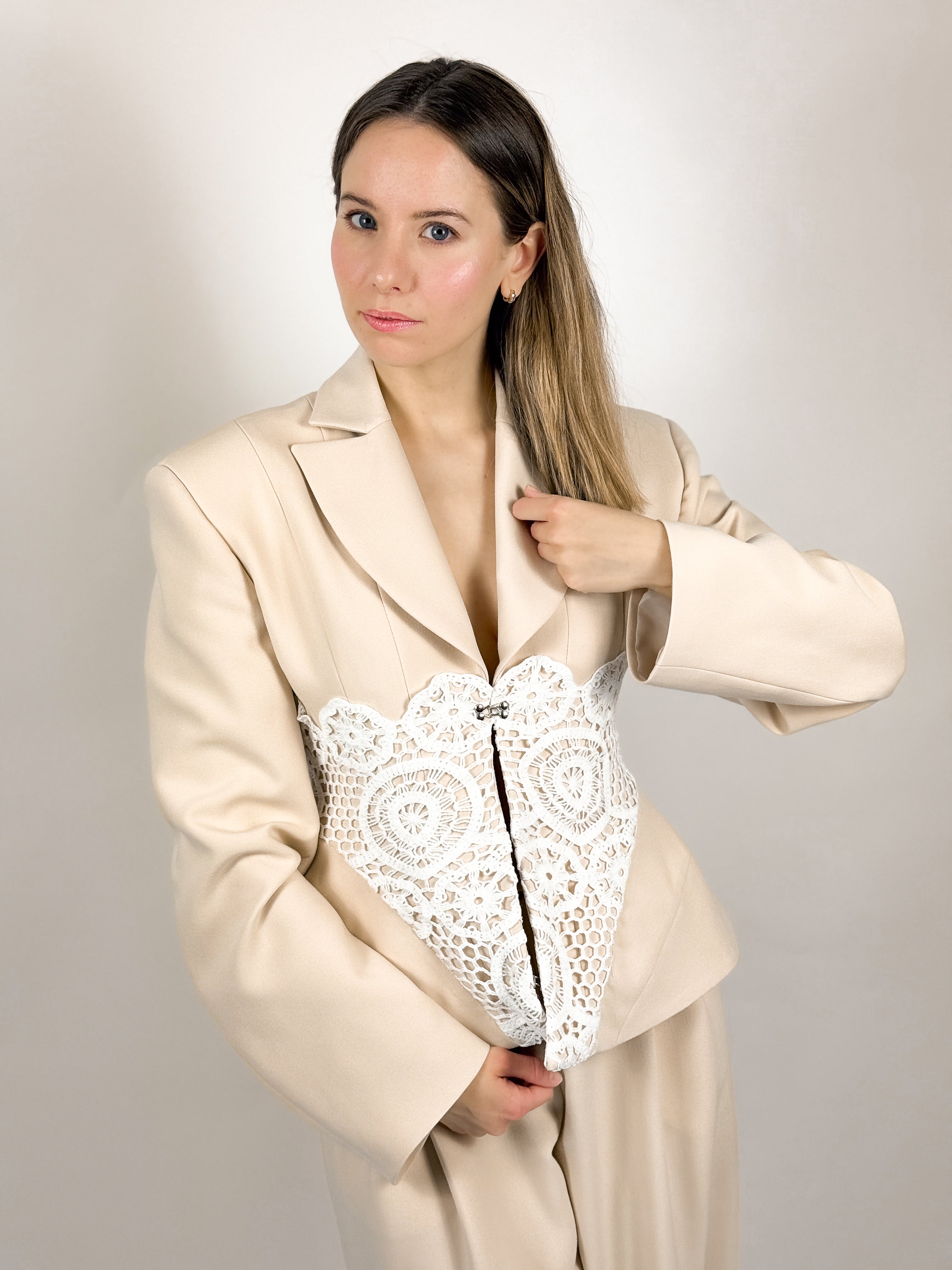 Taliowana marynarka z koronką Lace Muse