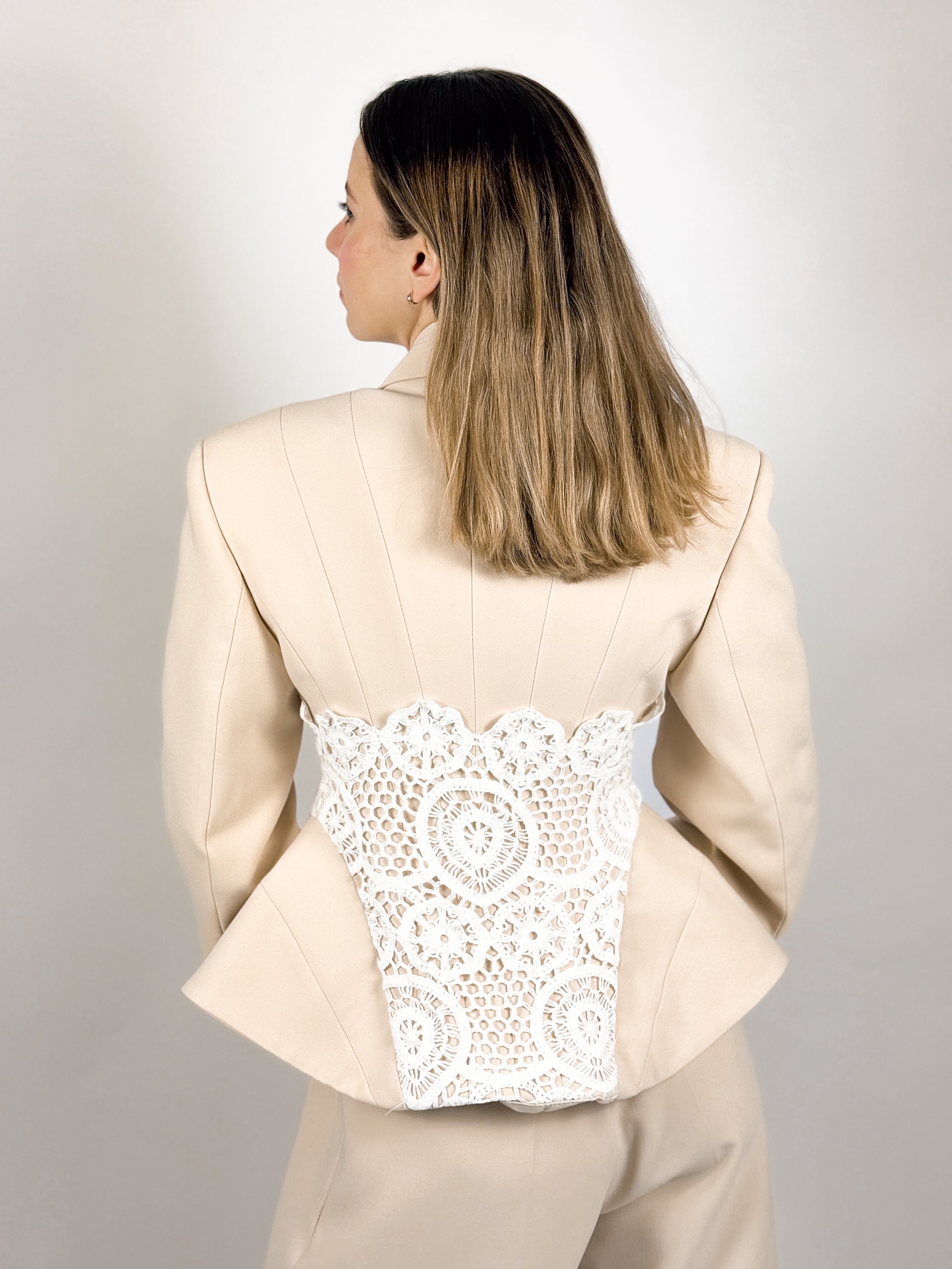 Taliowana marynarka z koronką Lace Muse