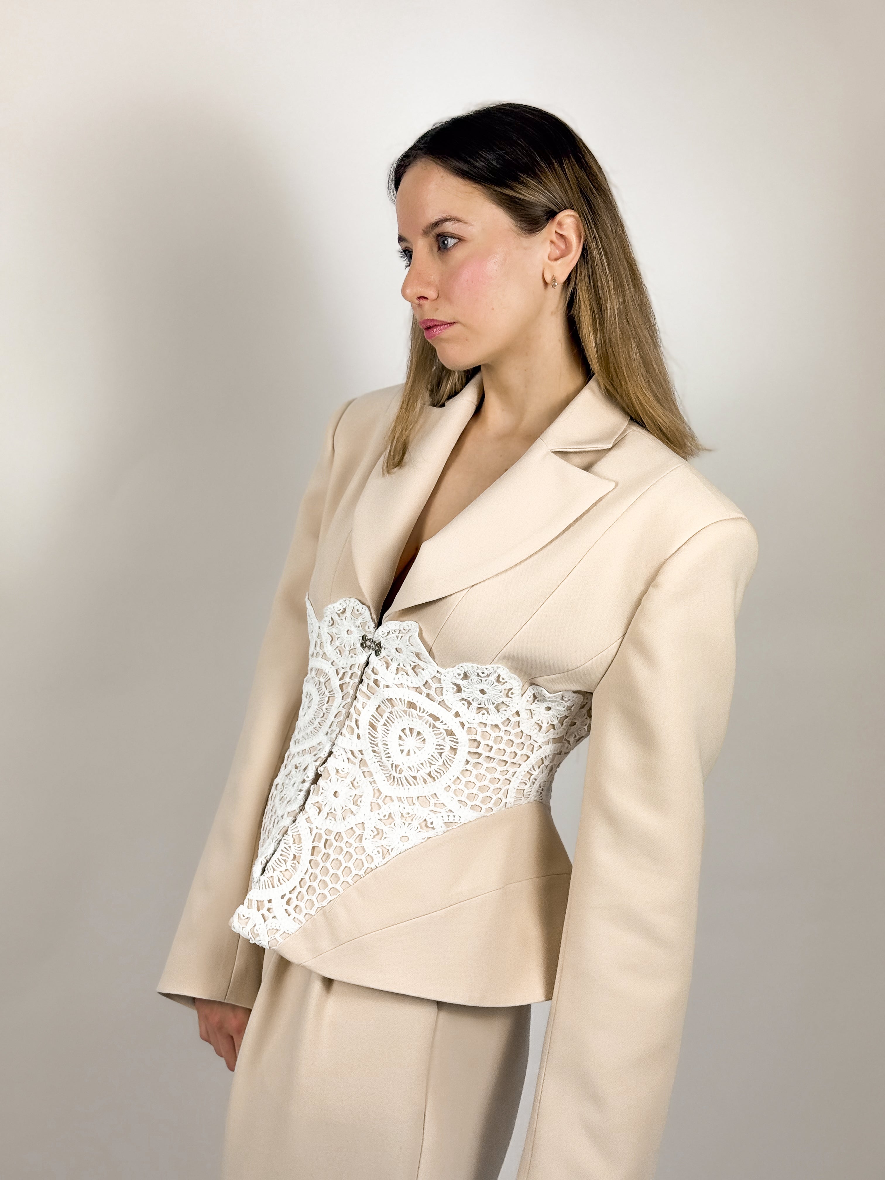 Taliowana marynarka z koronką Lace Muse