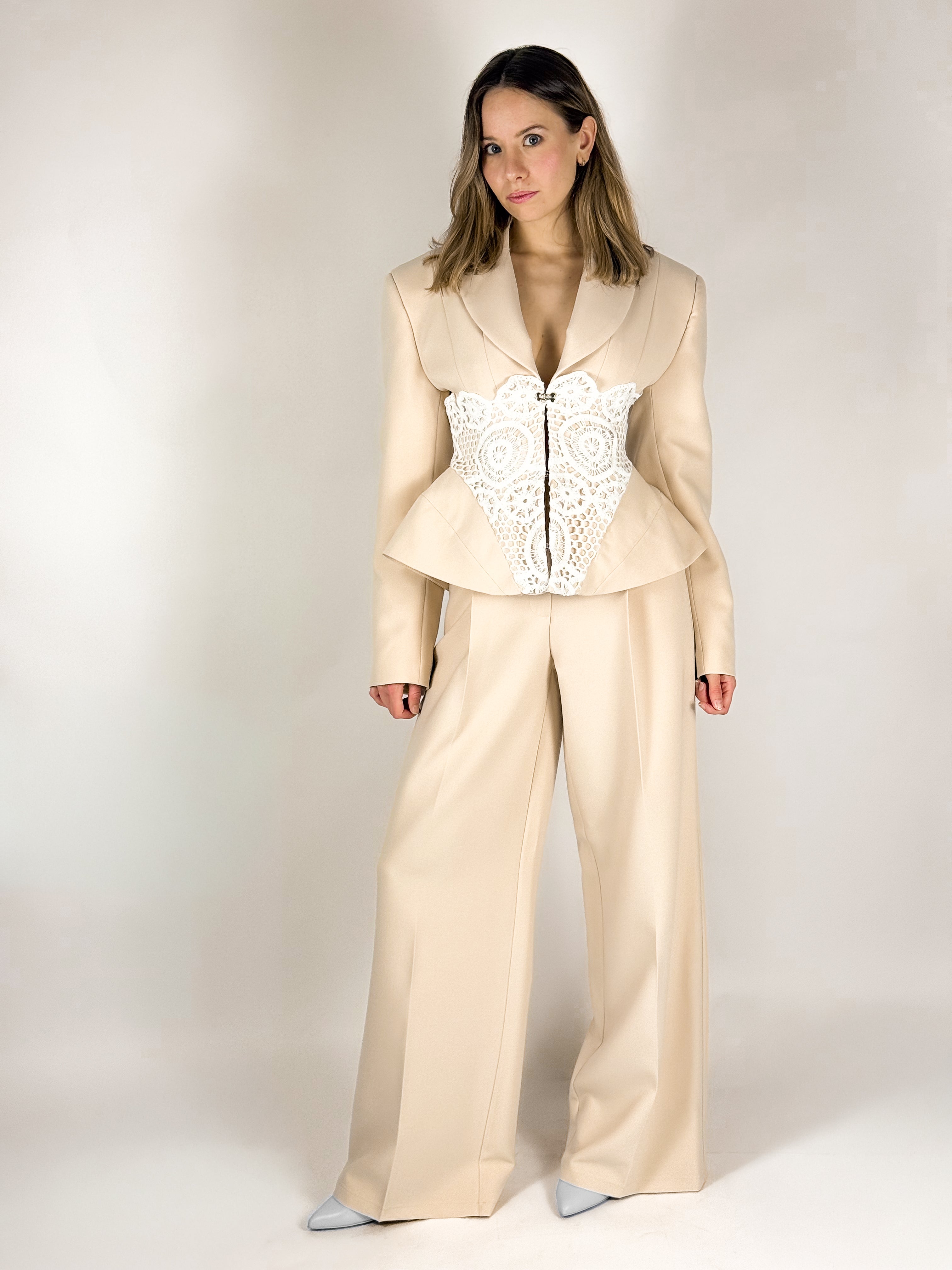 Eleganckie spodnie beżowe Lace Muse